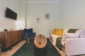 Neoclassical Apartment near Acropolis - LivingStone Crystal